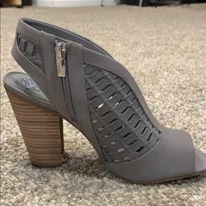 Vince Camuto Korsta shootie heel